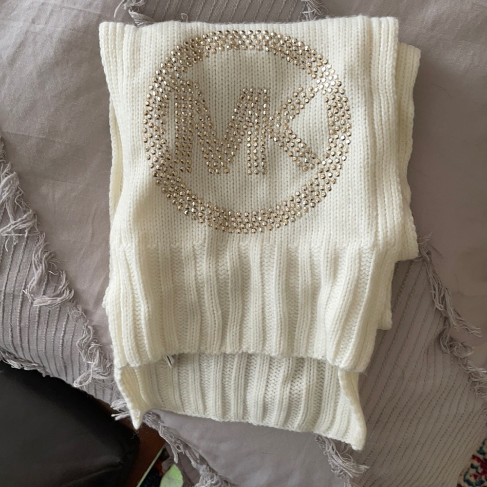 MK scarf